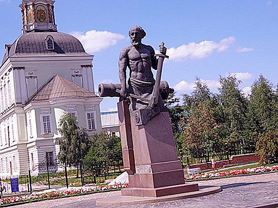 Monumenter over Tula: moderne, sovjetisk, seriøs, legesyg