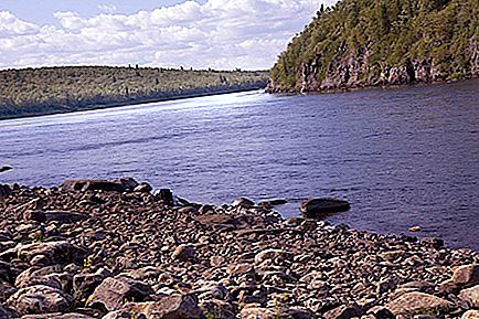 Ponoy folyó: leírás, mellékfolyók, természeti feltételek, fénykép