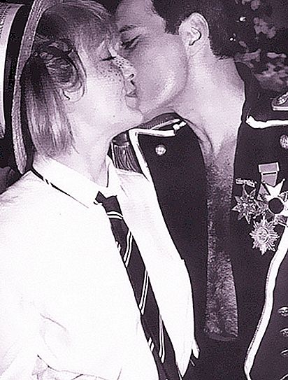 Foto-foto Rangka Freddie Mercury dan Mary Austin yang dikasihi