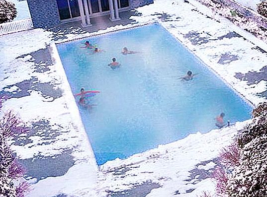 Bể bơi ngoài trời ở Moscow vào mùa đông: những lợi ích của việc tham quan, đánh giá các địa điểm và địa chỉ