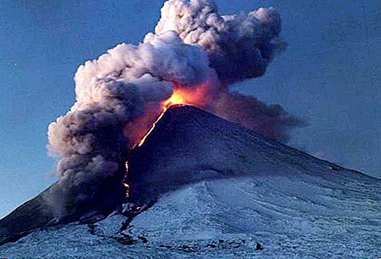 无名-堪察加火山。 火山喷发