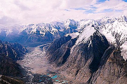 Dãy núi Kyrgyzstan: mô tả, lịch sử và sự thật thú vị
