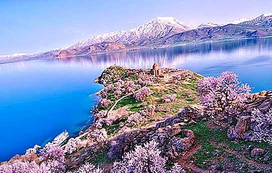 The most beautiful lakes of Armenia