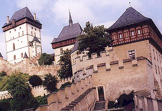 チェコ共和国で最も美しい城。 チェコ共和国の骨の城