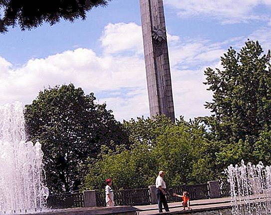 वोरोनिश: विजय स्क्वायर - शहर में सैन्य महिमा का सबसे बड़ा स्मारक