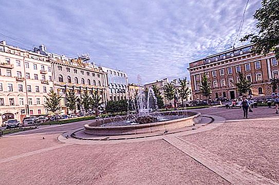 Manezhnaya Square, Petersburg: historia, opis, ciekawe fakty i lokalizacja