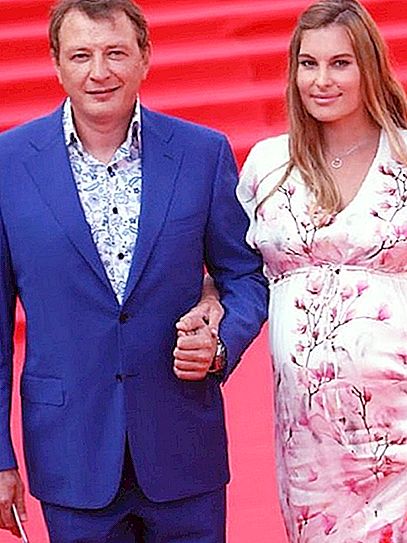 Din nou, soția lui Marat Basharov divorțează de el după bătaie