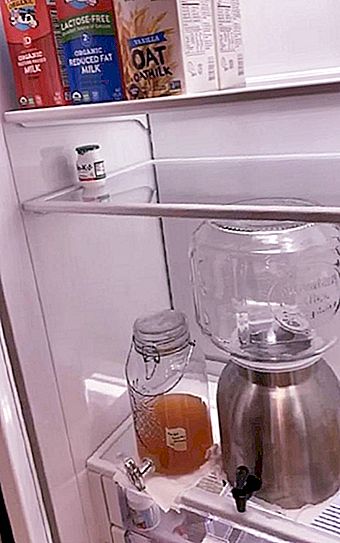På Internet förlöjligade ett tomt kylskåp Kim Kardashian. Efter det visade hon resten av köket