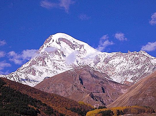Sopka Karymsky (Karymskaya Sopka) v Kamčatke: výška, vek, posledná erupcia
