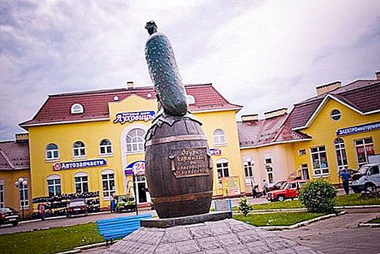 Monumento sa "Cucumber-breadwinner" sa Lukhovitsy: paglalarawan, address at mga pagsusuri