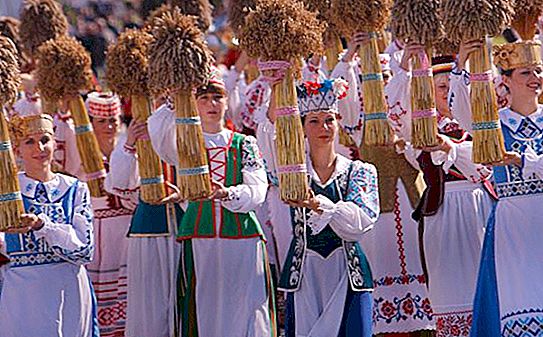 ชุดประจำชาติ Belorussian (ภาพถ่าย) ทำด้วยตัวเองชุดประจำชาติเบลารุส