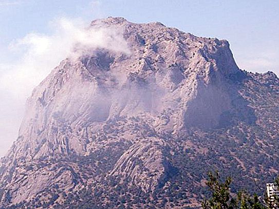 Núi Sokol (Kush-Kaya): tính năng, leo núi, sự thật thú vị