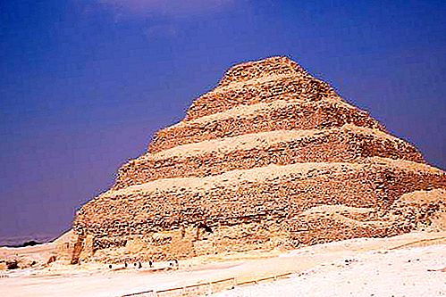法老·德约瑟的阶梯金字塔（照片）