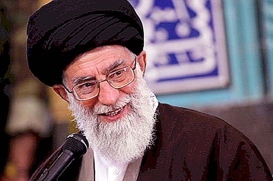 Ayatollah Khamenei-이란 정치가 : 전기, 가족, 경력