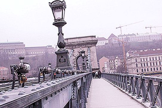 Chain Bridge (Budapest) - pangkalahatang-ideya, kasaysayan at kagiliw-giliw na mga katotohanan