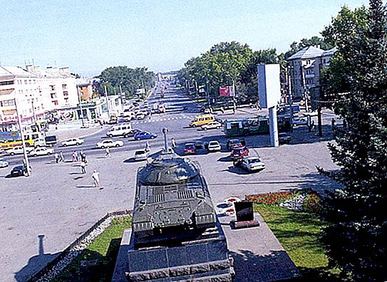 Plaça Komsomolskaya de Chelyabinsk - un lloc de fama