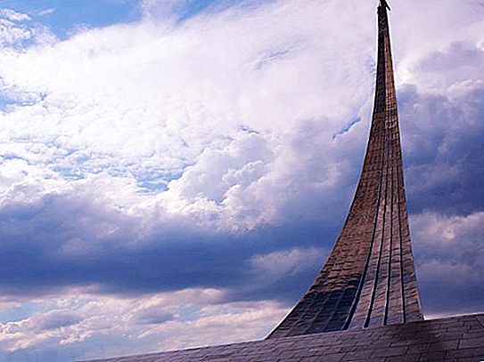 Tetapi haruskah kita mengunjungi Museum Kosmonotika di All-Russian Exhibition Center?