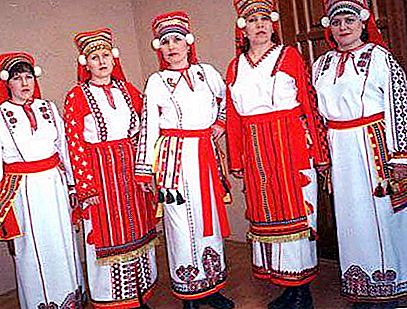 Traditionella dräkter av Volga-folken. Herr- och kvinnokläder av Volga-folken