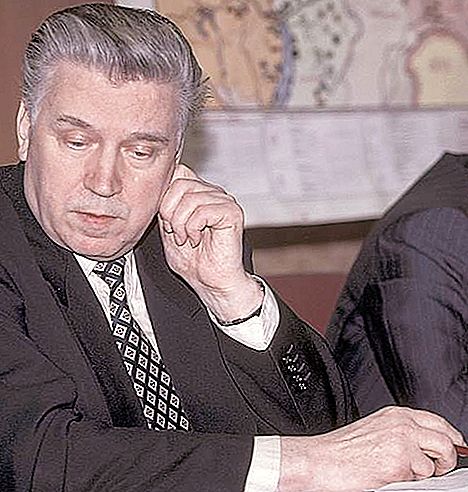 Lobov Oleg Ivanovich：传记，出生和死亡日期，家庭，政治生涯，奖项和头衔