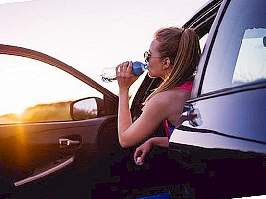 Prečo nemôžete v aute nechať fľašu s vodou: 3 neočakávané príčiny