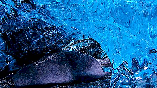 Kristallhöhlen: eine erstaunliche Welt, die wie ein echtes Märchen aussieht