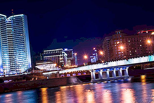 Novoarbatsky tilts Maskavā: vēsture un apraksts
