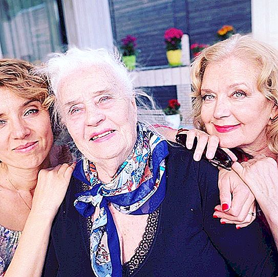 Ksenia Alferova postede på Instagram et nyt foto med mor og bedstemor