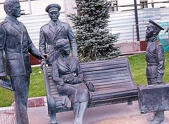 Monumen "Petugas" di Tanggul Frunze. Monumen para pahlawan film "Petugas"