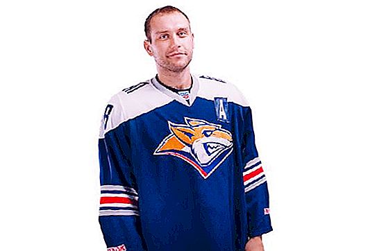 俄罗斯冰球运动员Evgeny Biryukov：传记，体育事业和个人生活
