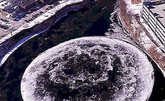 Disc rotativ de gheață: un fenomen natural uimitor pe râul Voronezh a lovit videoclipul