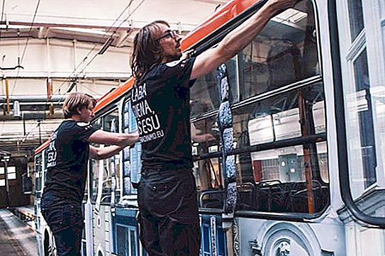 Ang mga artista ay gumagawa ng mga trolleybus ay nawala sa Vilnius