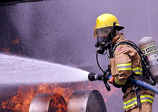Wie viel erhält ein Feuerwehrmann in Russland durchschnittlich? US-Rettungsschwimmergehalt