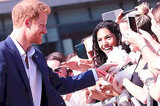 Abraçar els fans: 10 regles que ja no s'apliquen als príncep Harry i Meghan Markle