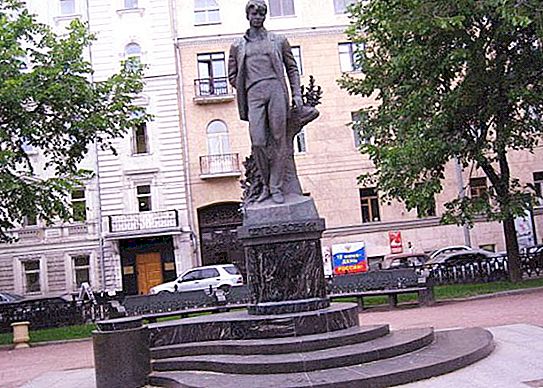 俄罗斯最著名的耶塞宁纪念碑