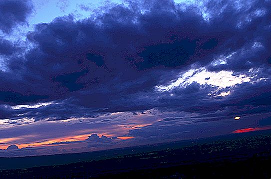 鉛雲：その起源の理由と危険な理由