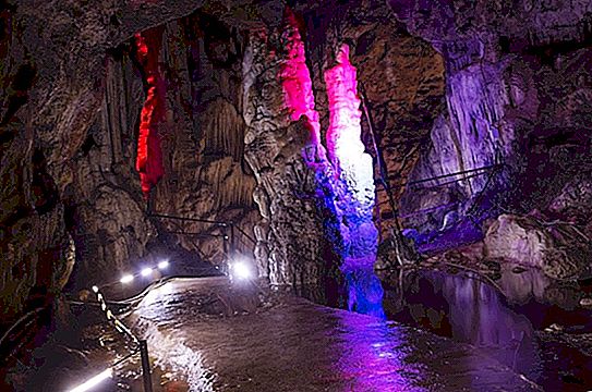 大きなアジシュの洞窟：説明、歴史、興味深い事実