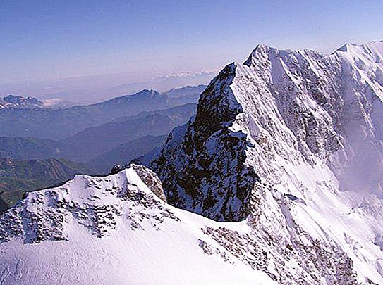 Where is Mount Shkhara located? Her height, description