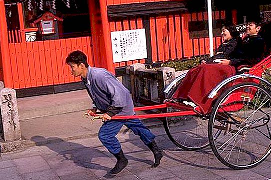 Il risciò è un tipo di trasporto popolare in Asia