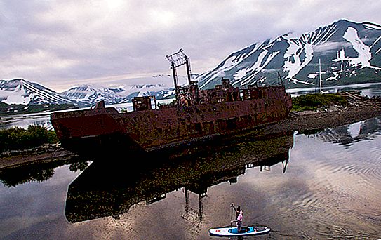 เรือดำน้ำที่ถูกทิ้งร้าง (ภาพถ่าย)