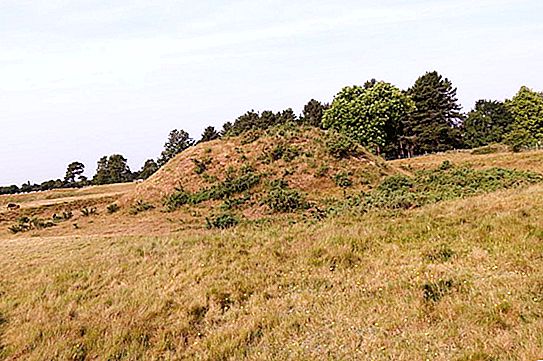 What is a grave hill?