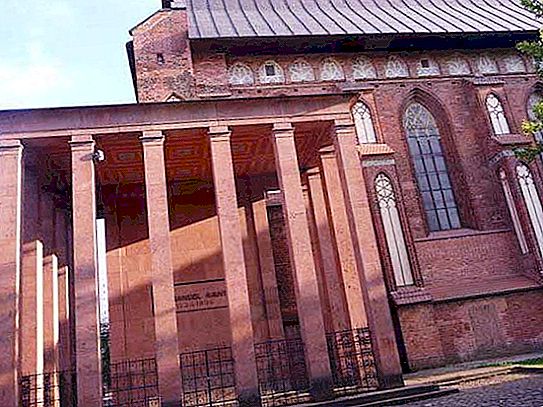 Kubur Kant di Kaliningrad (foto)
