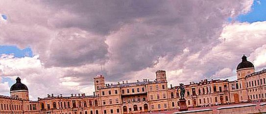 Gatchina - hlavné mesto regiónu Leningrad