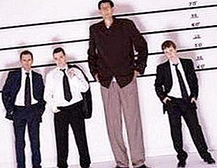Un hombre de mediana estatura. ¿Qué tan alto se considera un hombre promedio?