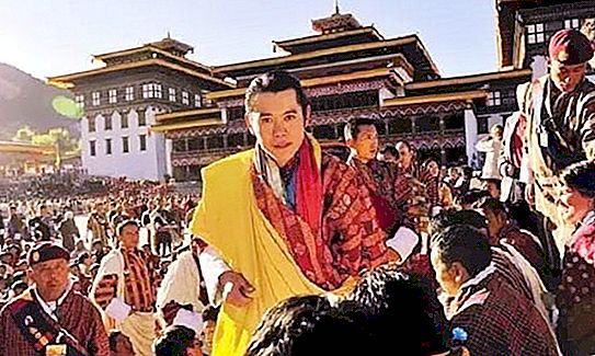 Hogy egy egyszerű lány meghódította a királyt és Bhutan királynővé vált