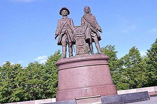 エカテリンブルグのタティシュシェフとデゲニンの記念碑：歴史的事実
