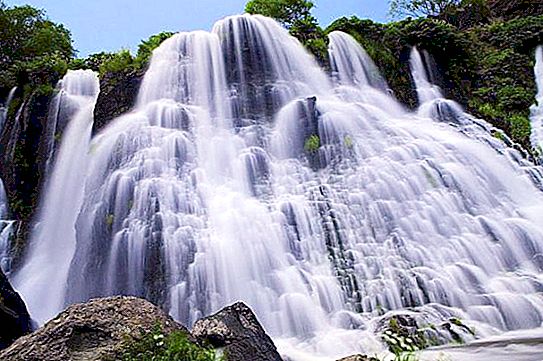 Shakin Wasserfall in Armenien: Beschreibung, Merkmale