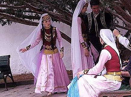 Penampilan Tatar dari berbagai daerah: persamaan, perbedaan dan fitur