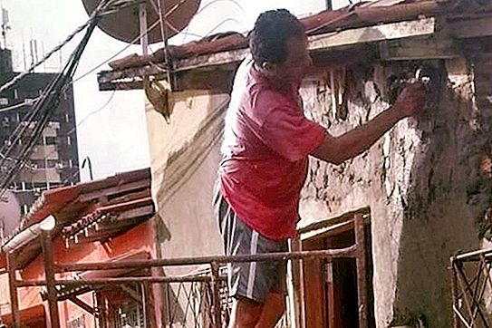 Một cô gái, từ nhỏ, đã mơ về một ngôi nhà trong đó mái nhà không chảy, biến đổi nhà của người nghèo miễn phí