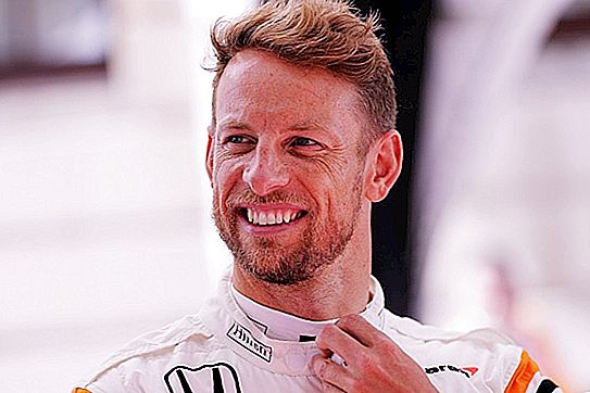 Jensonas Buttonas - visame pasaulyje garsus lenktyninių automobilių vairuotojas