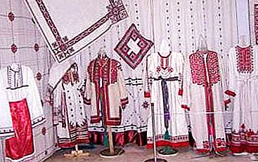 Nationaal Tsjoevasjisch kostuum: beschrijving en foto